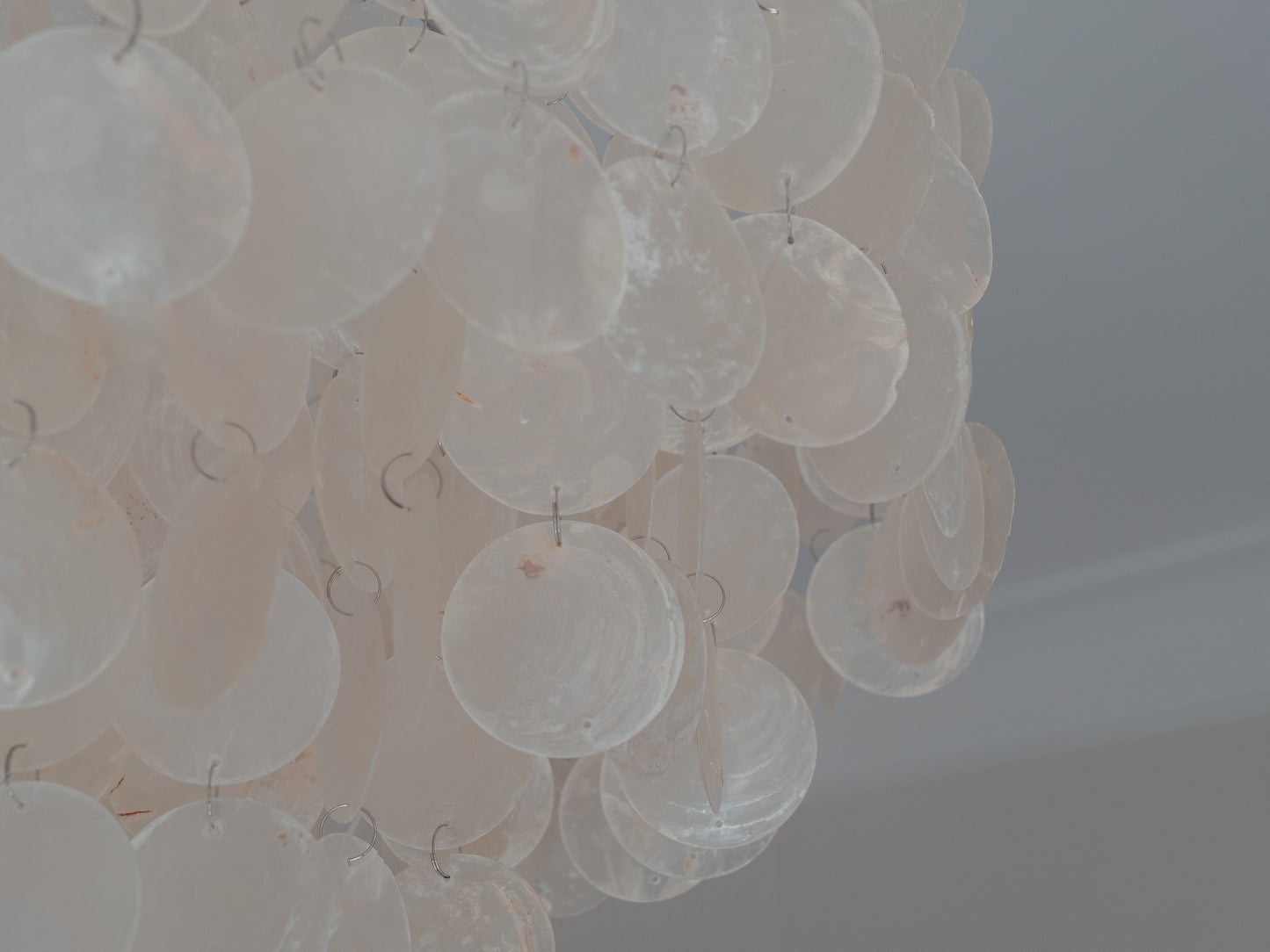 Atmosfērīga Capiz Gliemežvāku Lustra