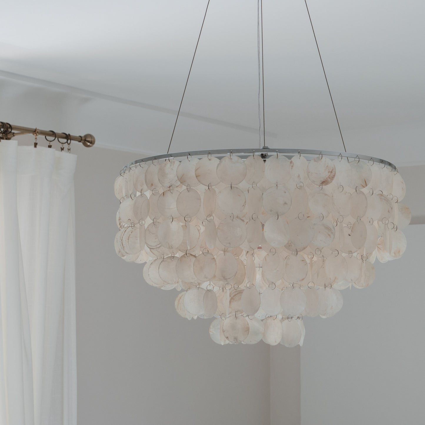 Atmosfērīga Capiz Gliemežvāku Lustra