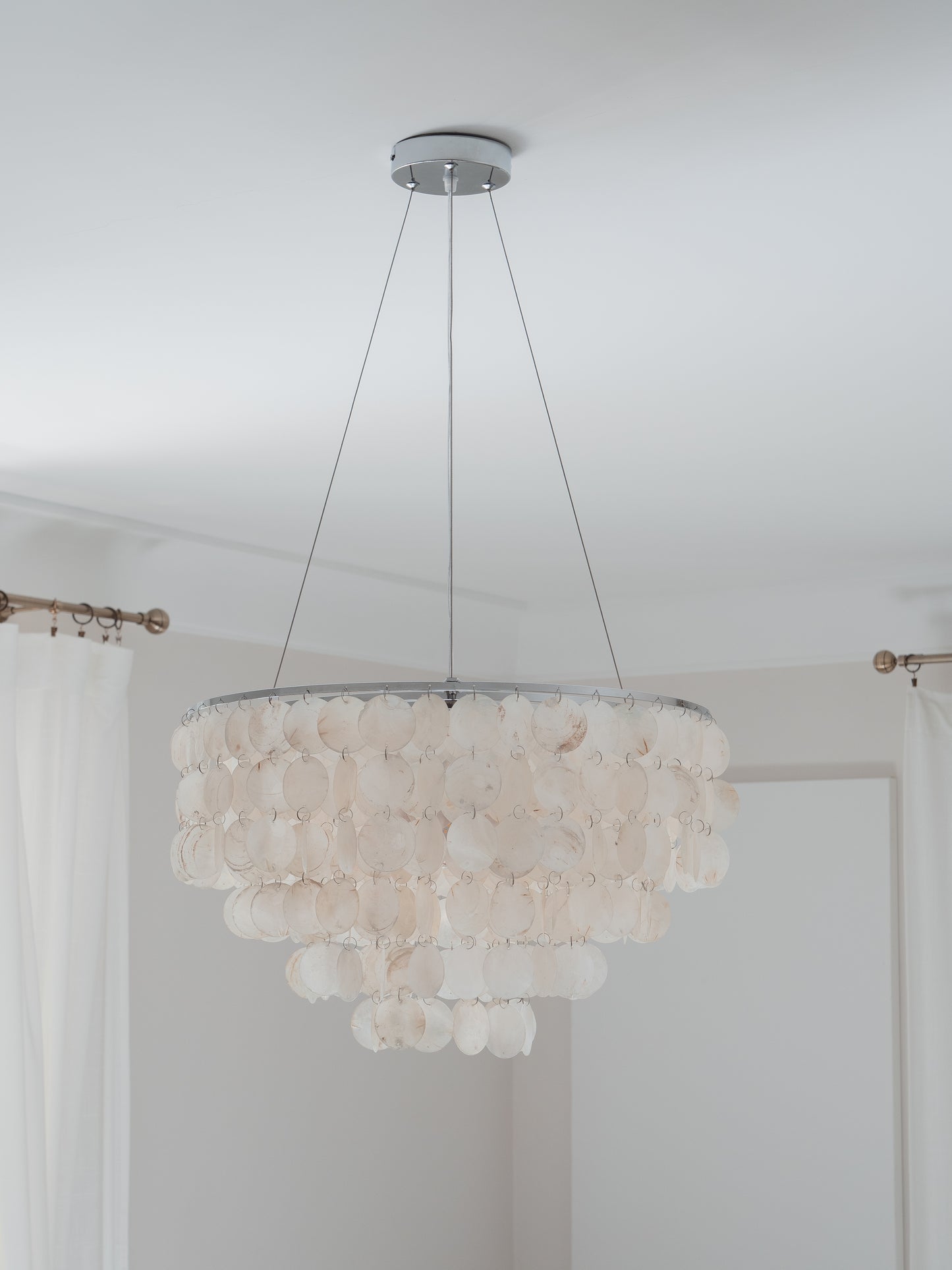 Atmosfērīga Capiz Gliemežvāku Lustra